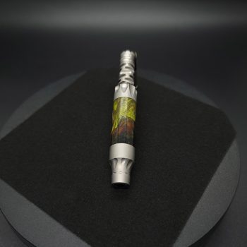 This image portrays Vong(i) Custom Sleeve-Green Buckeye Burl Hybrid by Dovetail Woodwork.