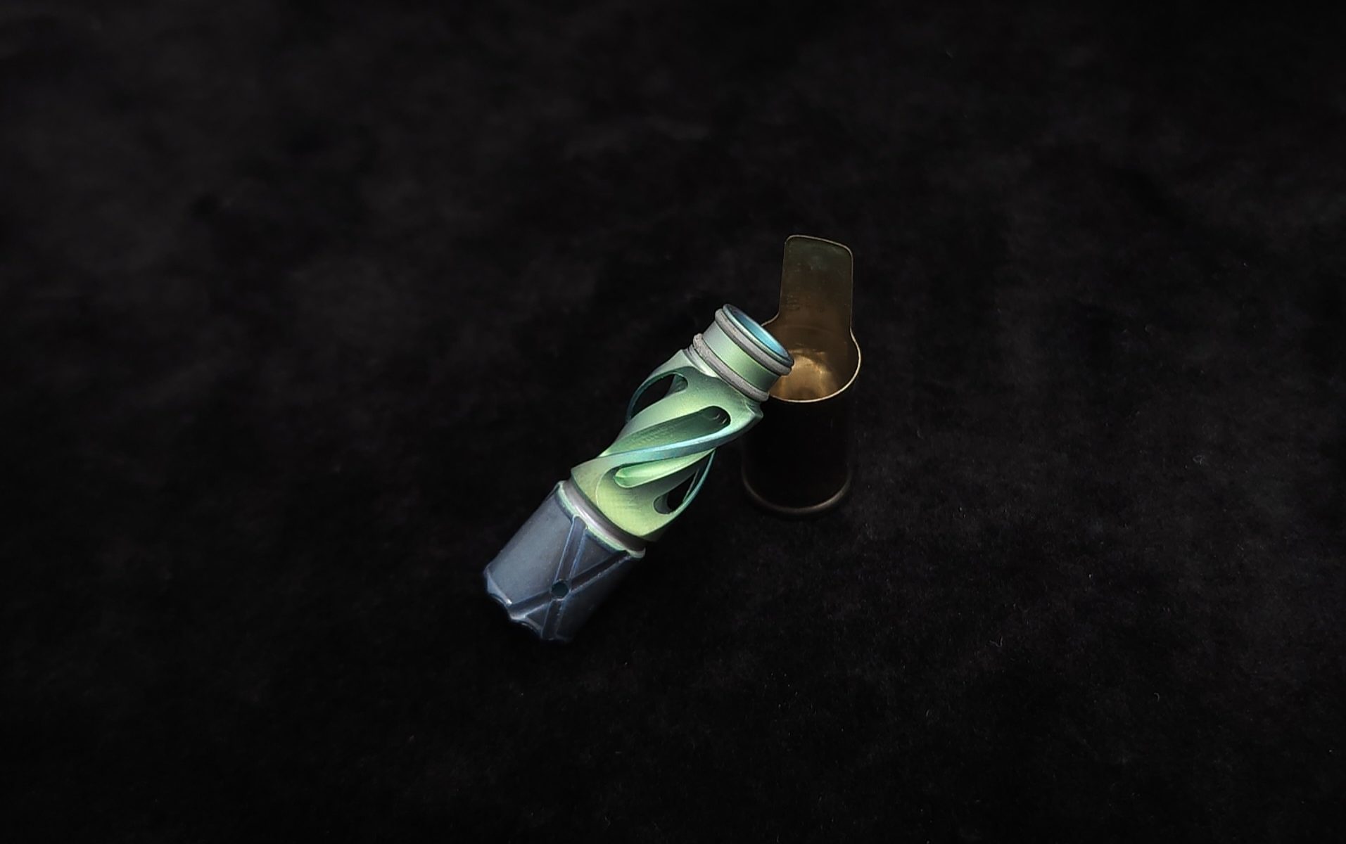 This image portrays TITANIUM TIP: HELIX-Green/Blue Anodized by Dovetail Woodwork.