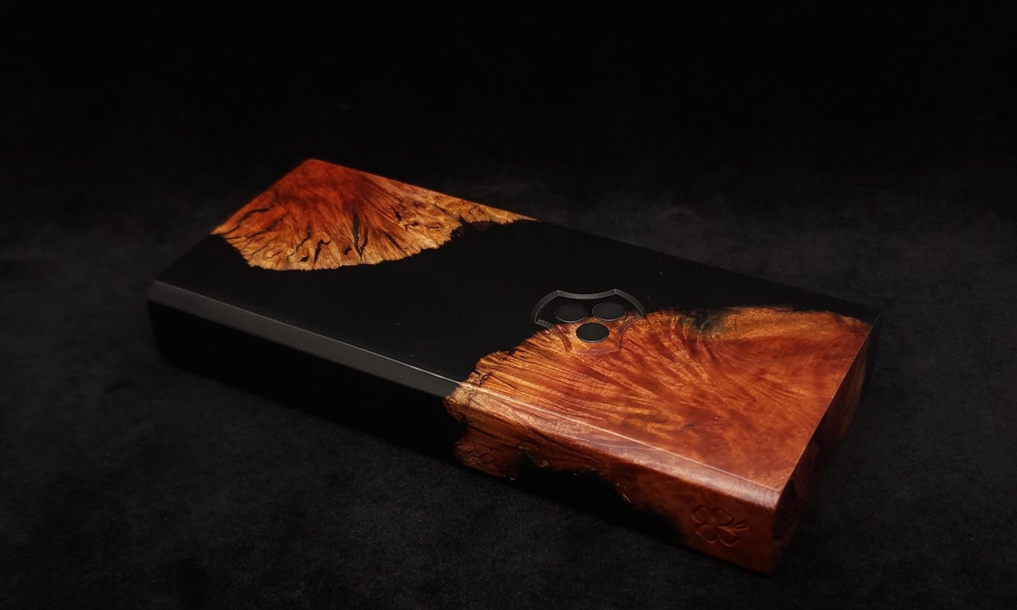 This image portrays Dynavap Device/Material Storage Case-High Class Burl (XL) Hybrid by Dovetail Woodwork.