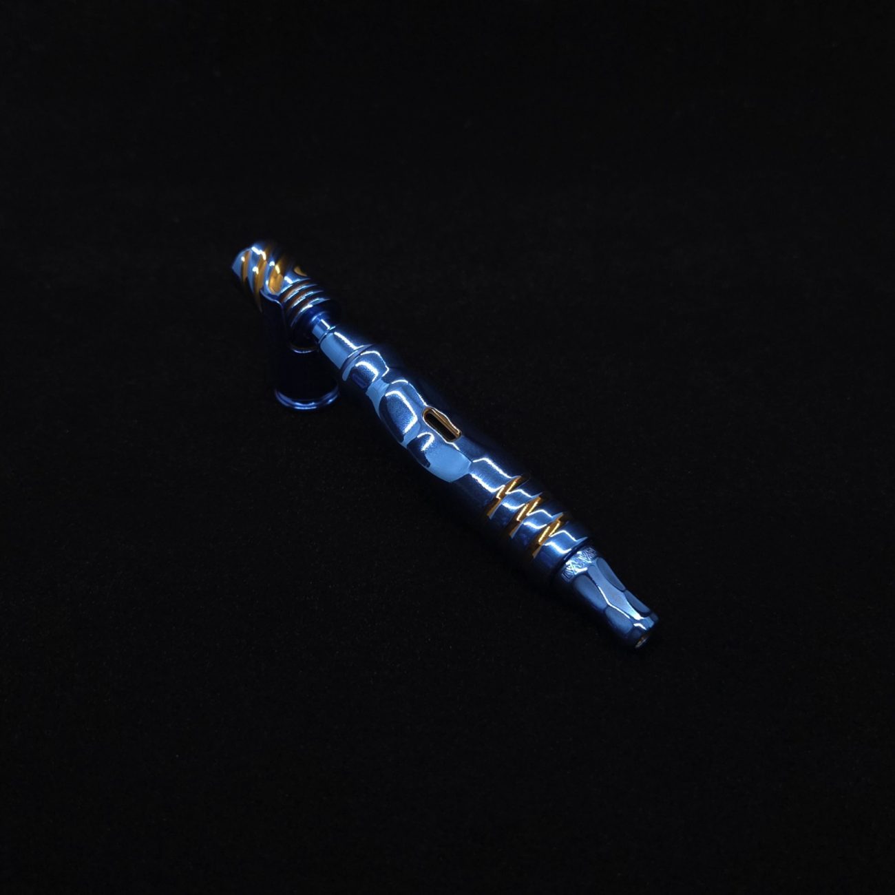 This image portrays The Royal HyperDyn-Full Device Custom Anodized-Special Edition-NEW! ☘ by Dovetail Woodwork.