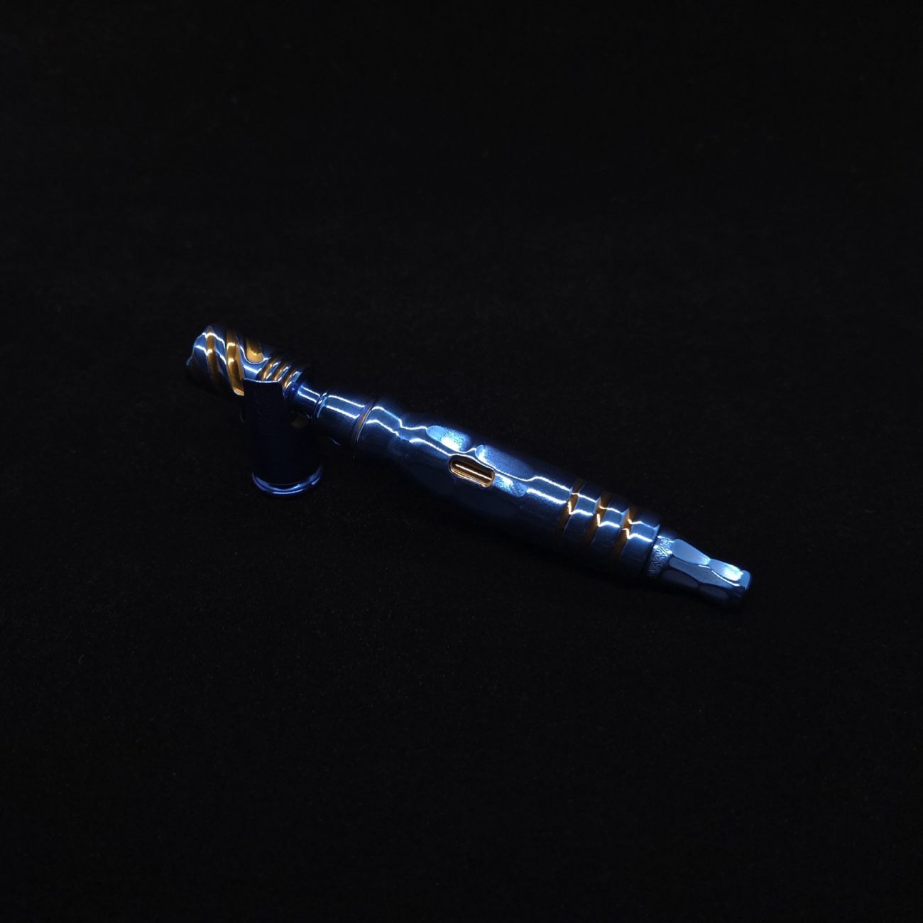 This image portrays The Royal HyperDyn-Full Device Custom Anodized-Special Edition-NEW! ☘ by Dovetail Woodwork.