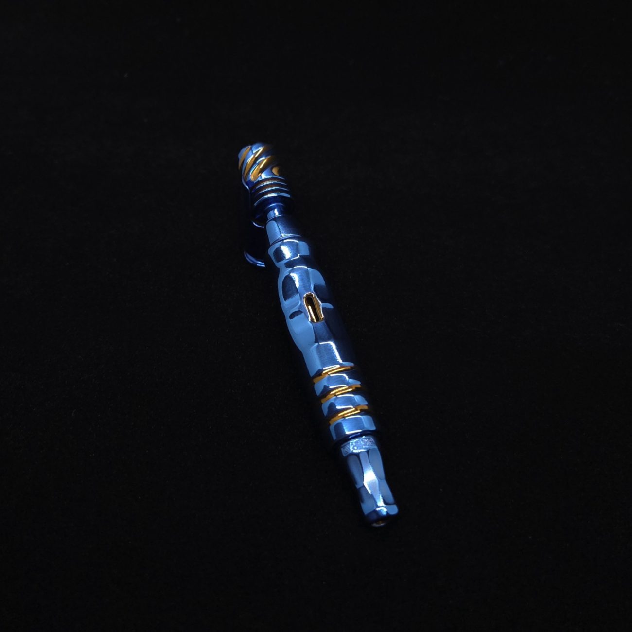 This image portrays The Royal HyperDyn-Full Device Custom Anodized-Special Edition-NEW! ☘ by Dovetail Woodwork.