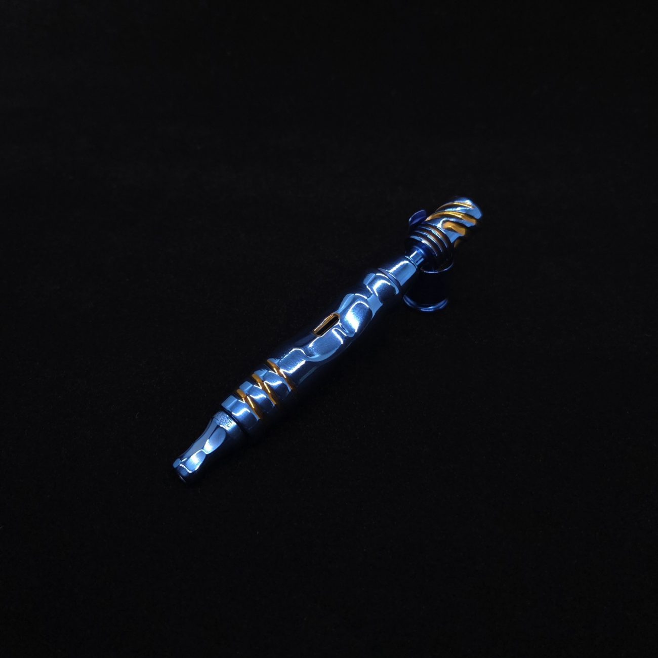 This image portrays The Royal HyperDyn-Full Device Custom Anodized-Special Edition-NEW! ☘ by Dovetail Woodwork.