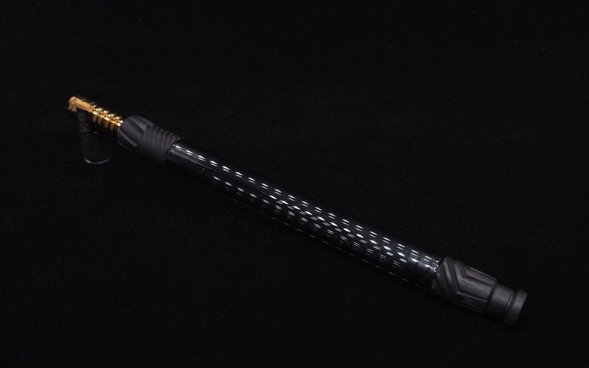 This image portrays Dynavap Vertex Blacked Out Boro-Glass Jr./Ebony Wood Specialty Stem Setup-NEW! by Dovetail Woodwork.