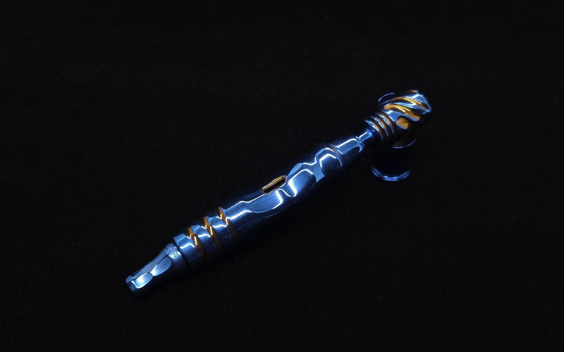 This image portrays The Royal HyperDyn-Full Device Custom Anodized-Special Edition-NEW! ☘ by Dovetail Woodwork.