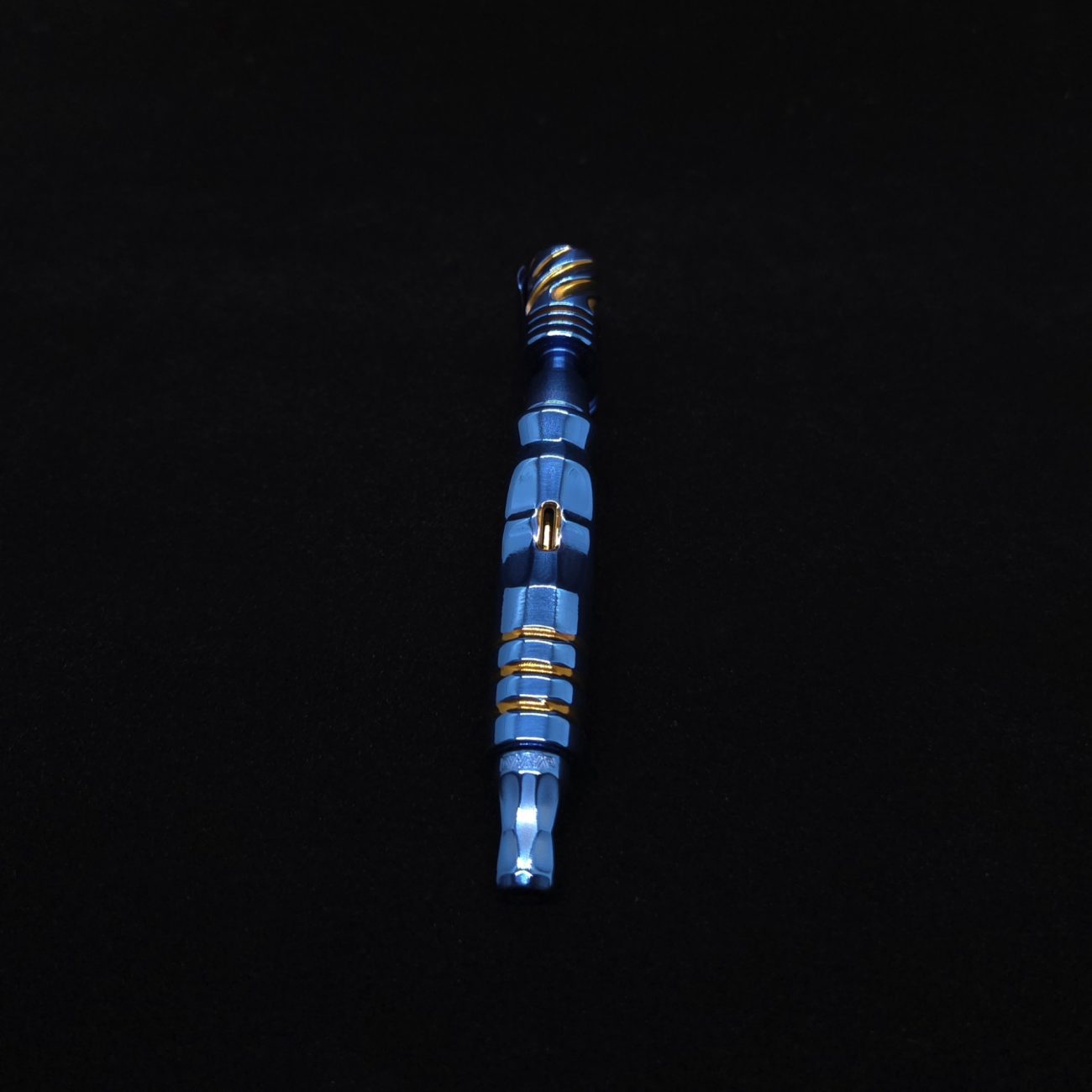 This image portrays The Royal HyperDyn-Full Device Custom Anodized-Special Edition-NEW! ☘ by Dovetail Woodwork.