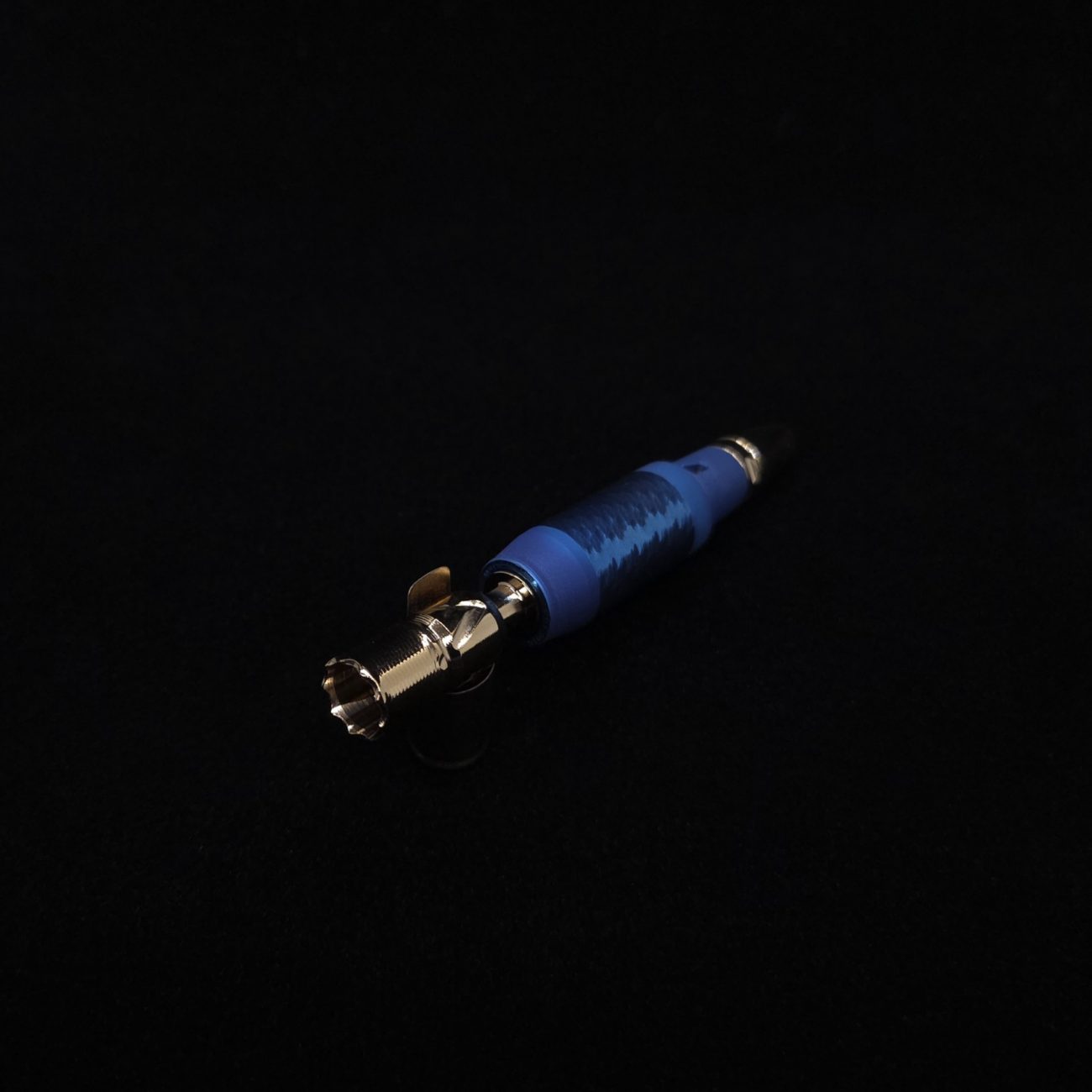 This image portrays The Vong X-Full Device Custom Anodized-Special Edition-NEW! ☘ by Dovetail Woodwork.